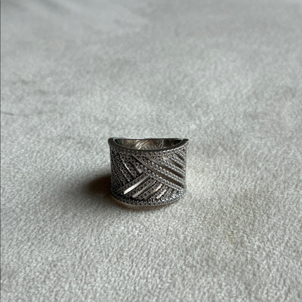 Stunning Silver Textured Women's Ring